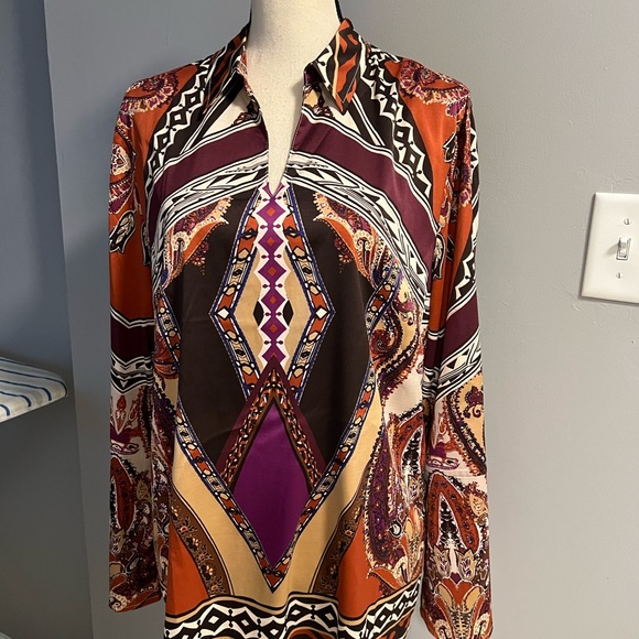 Chico’s Blouse size 2( fits L) - Picture 9 of 10